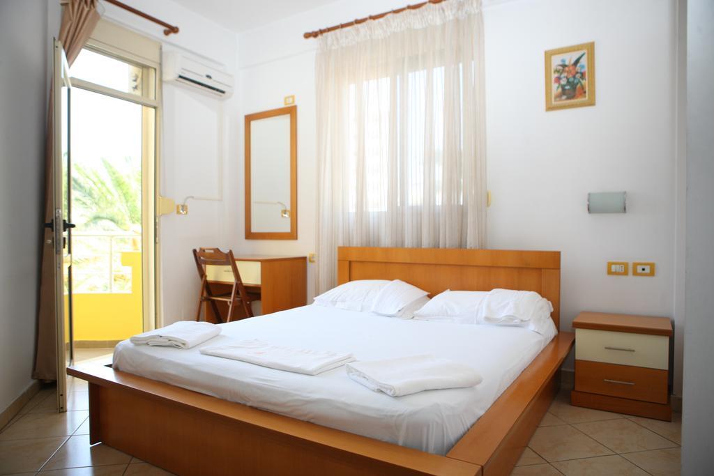 Hotel Alpine Vlorë Oda fotoğraf